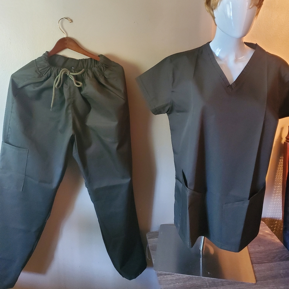 Fashion Unisex V-Neck, Deep Pockets. Medical Scrub Uniform Set. XL. Olive Green.